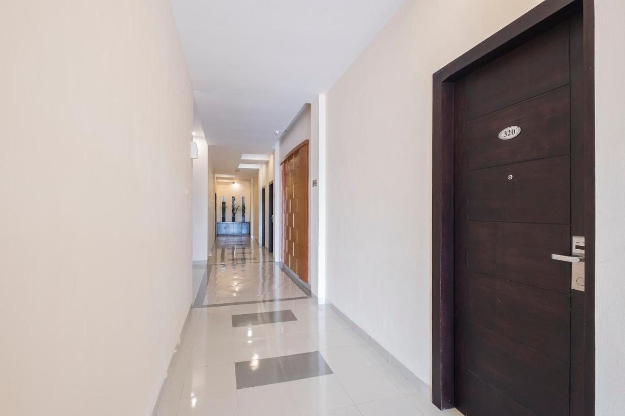 Oyo 424 Asia Hotel Makassar Kültér fotó