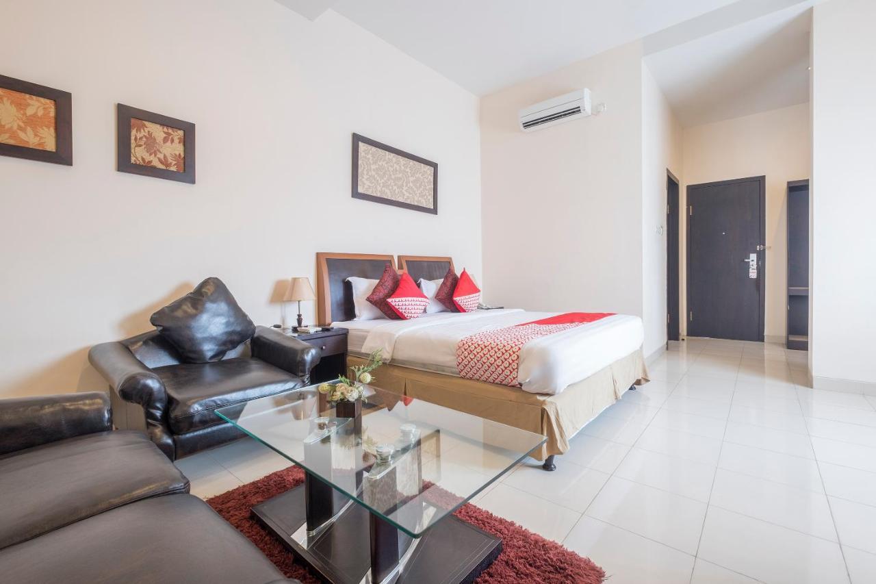 Oyo 424 Asia Hotel Makassar Kültér fotó