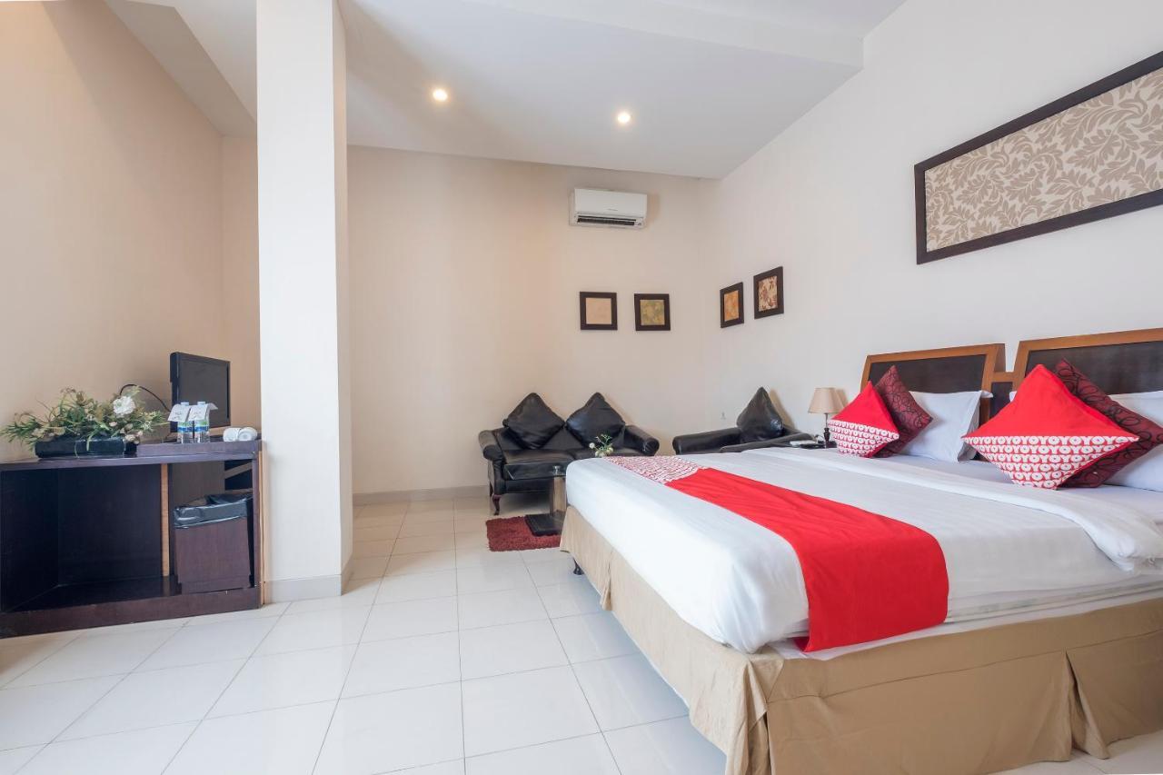 Oyo 424 Asia Hotel Makassar Kültér fotó