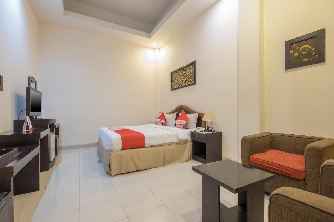 Oyo 424 Asia Hotel Makassar Kültér fotó
