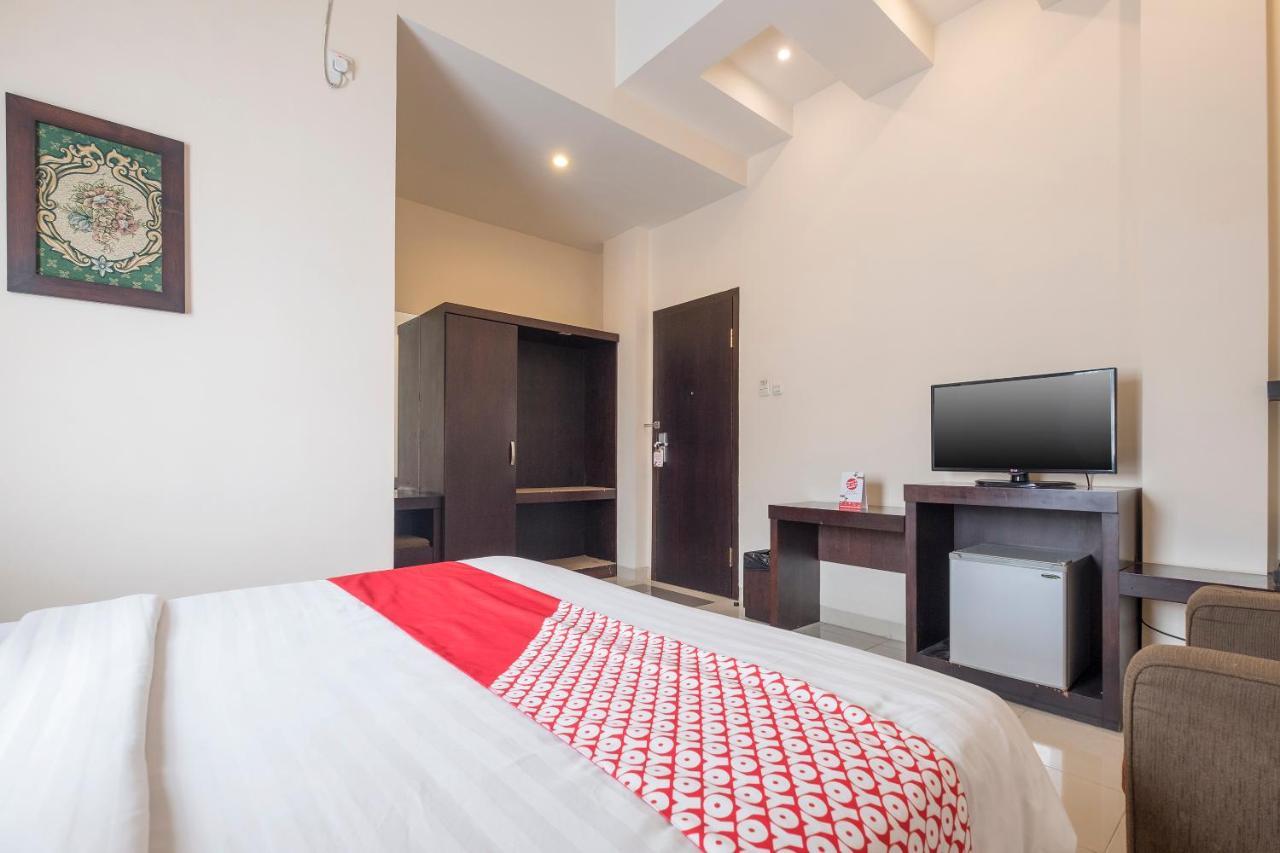 Oyo 424 Asia Hotel Makassar Kültér fotó