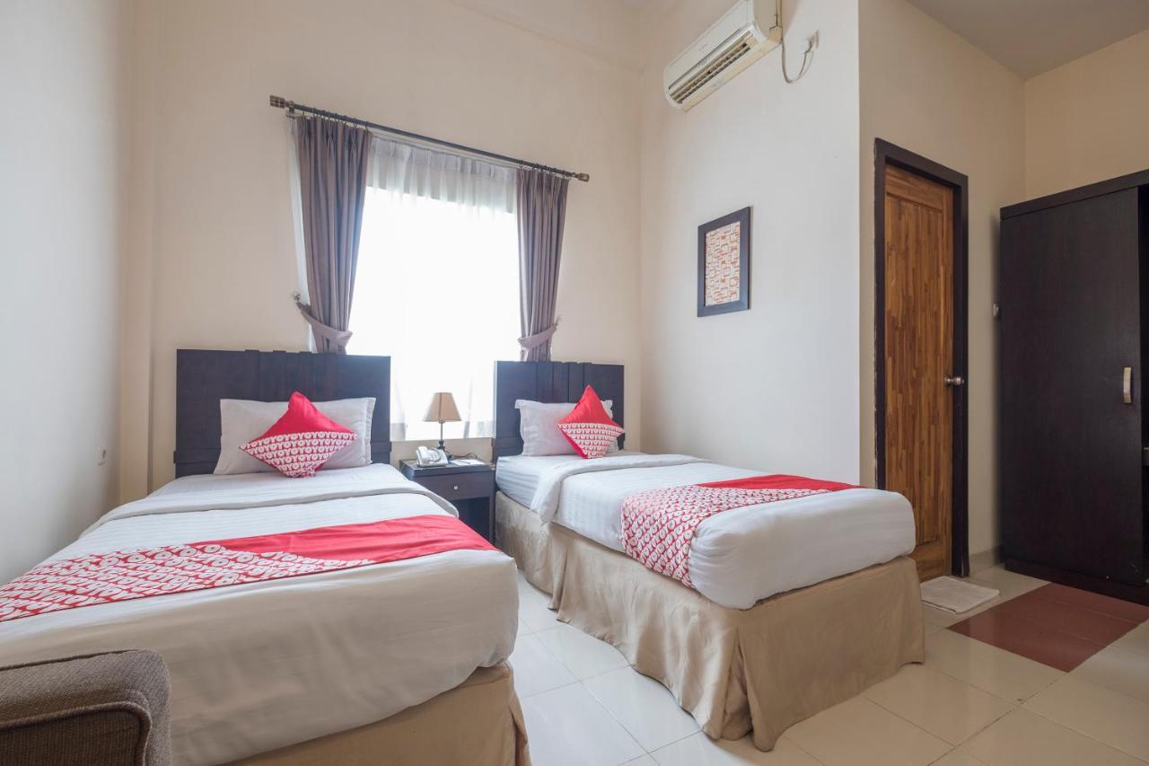 Oyo 424 Asia Hotel Makassar Kültér fotó